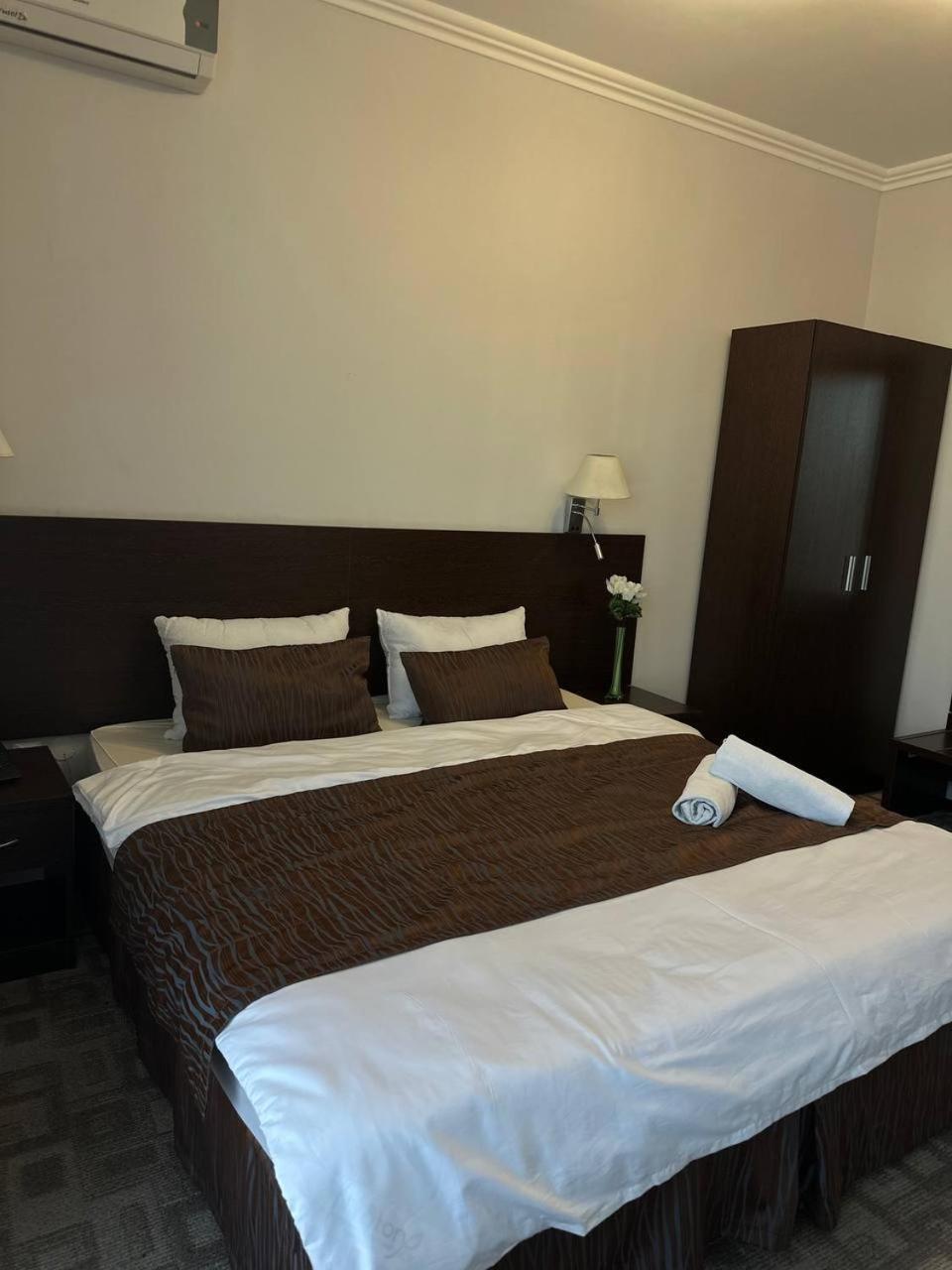 Tanzharyk Hotel Aktobe Exterior photo