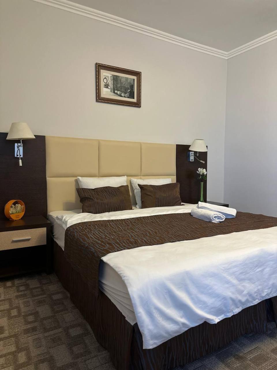 Tanzharyk Hotel Aktobe Exterior photo