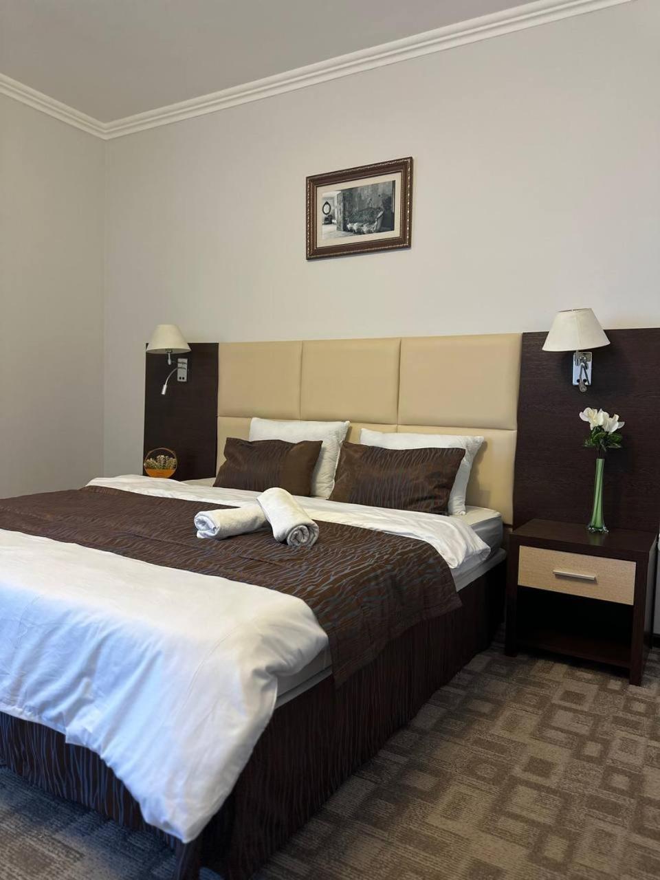 Tanzharyk Hotel Aktobe Exterior photo