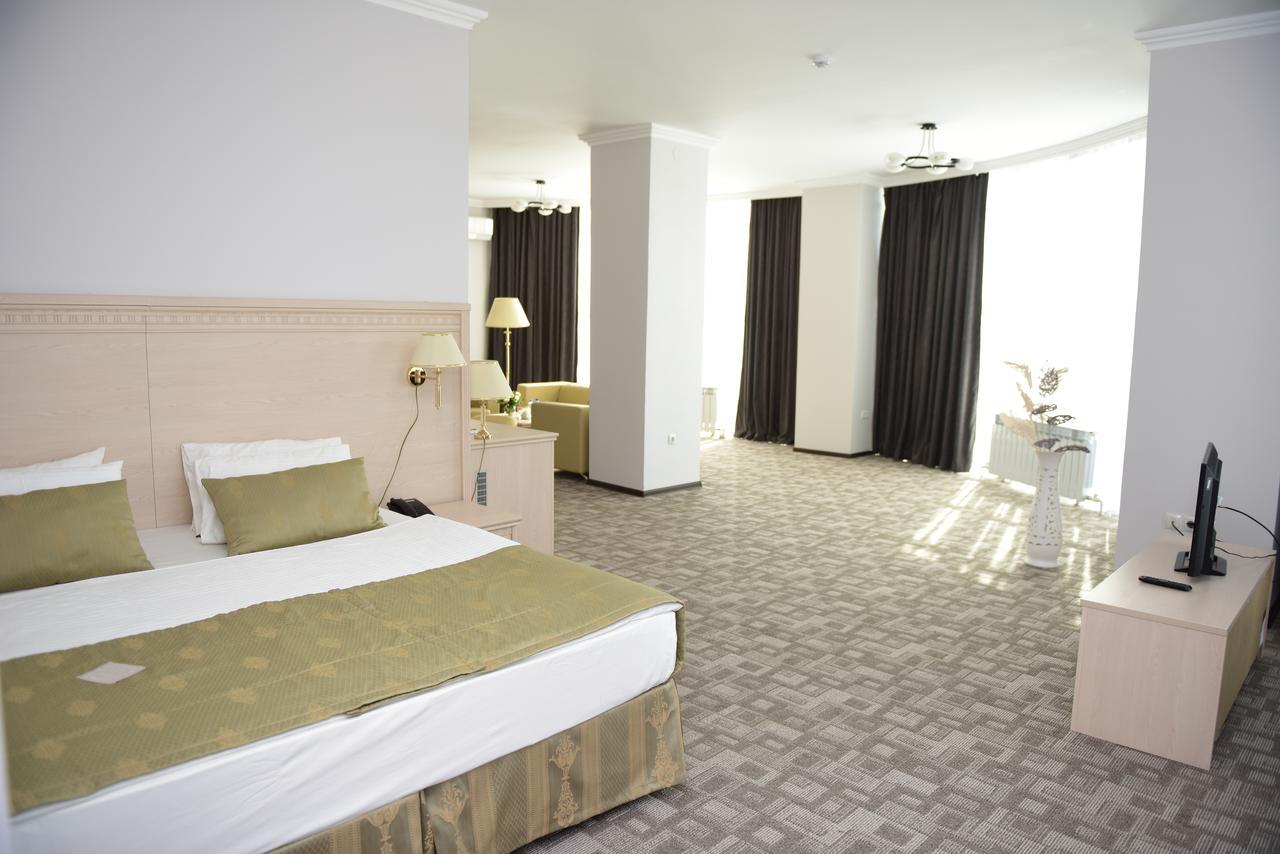 Tanzharyk Hotel Aktobe Exterior photo