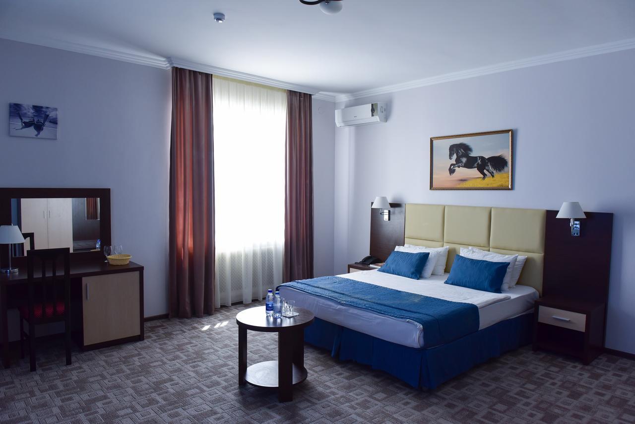 Tanzharyk Hotel Aktobe Exterior photo